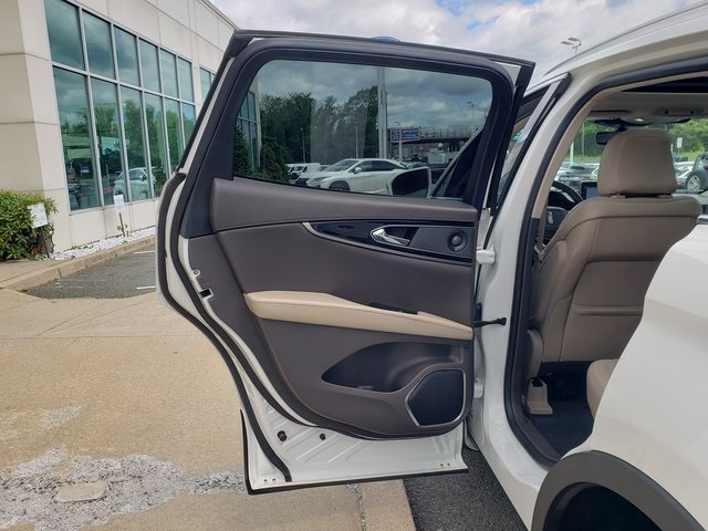 Vehicle image 15 of 34