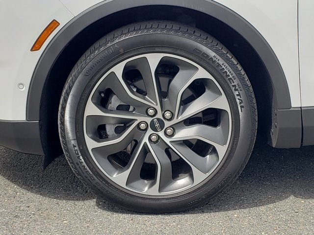 Vehicle image 32 of 34