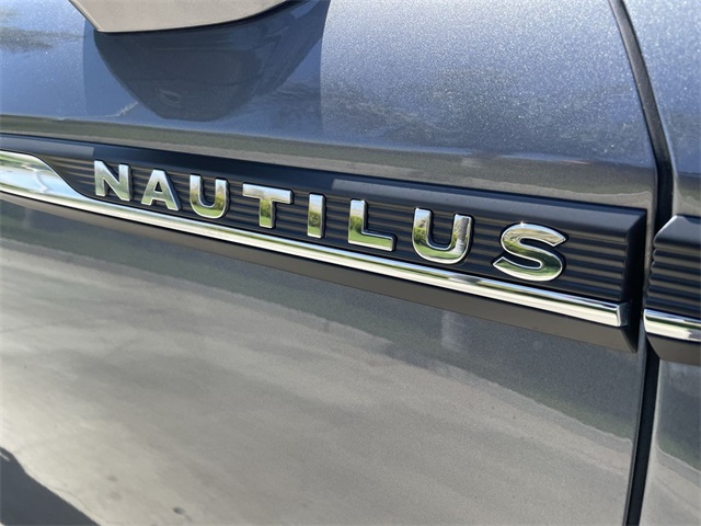 Vehicle image 31 of 35