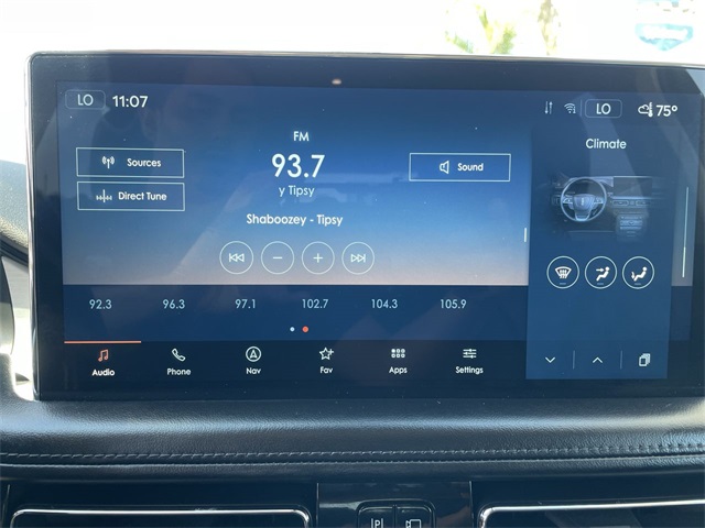 Vehicle image 25 of 35