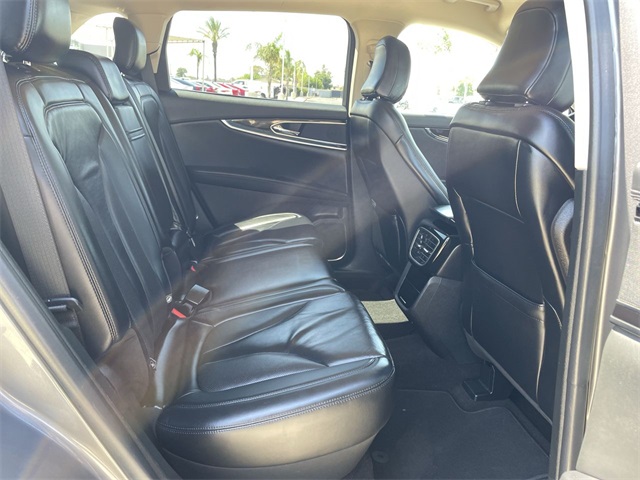 Vehicle image 13 of 35