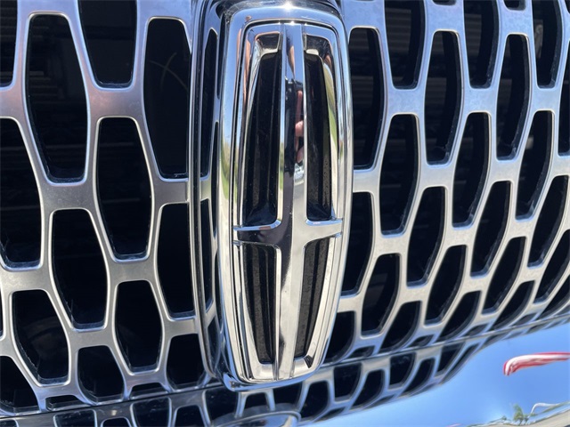 Vehicle image 33 of 35