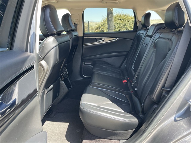 Vehicle image 15 of 35