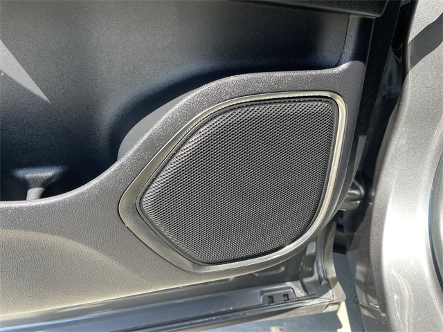 Vehicle image 32 of 35