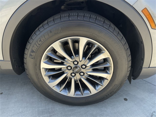 Vehicle image 11 of 35