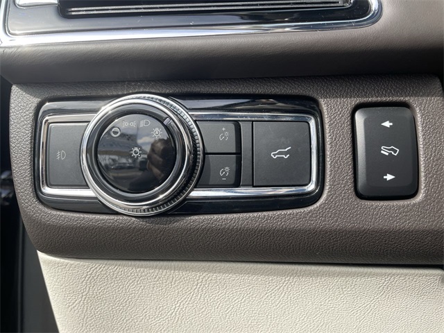 Vehicle image 18 of 36