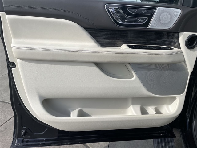 Vehicle image 23 of 36