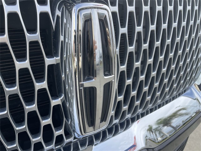 Vehicle image 32 of 36