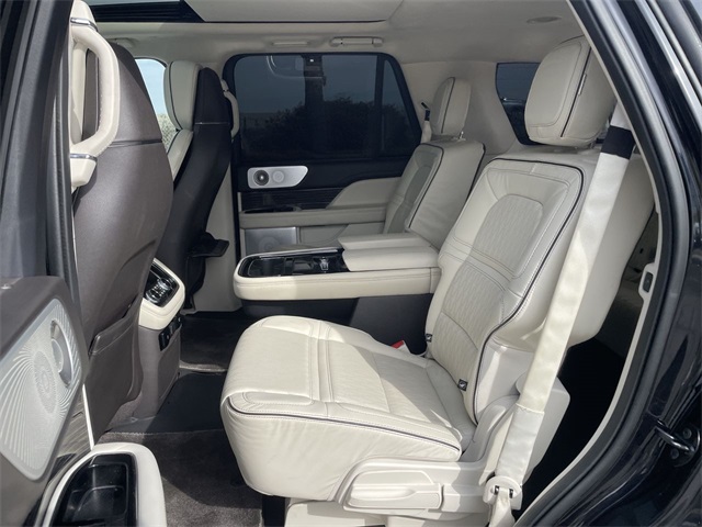 Vehicle image 26 of 36