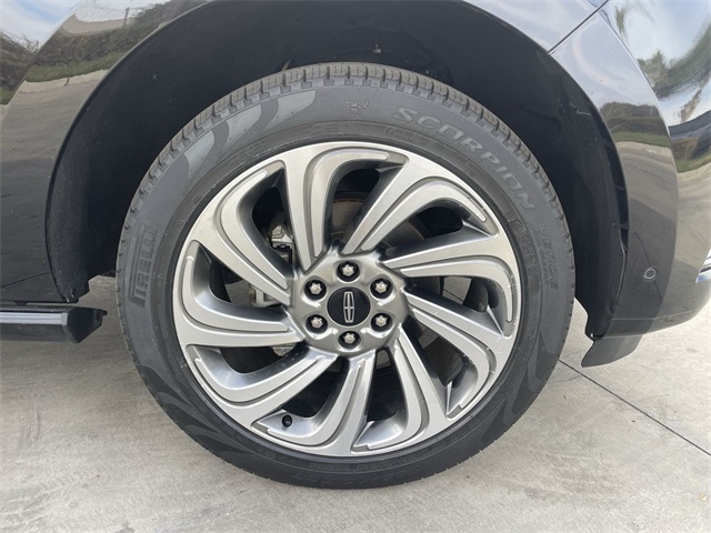Vehicle image 34 of 36