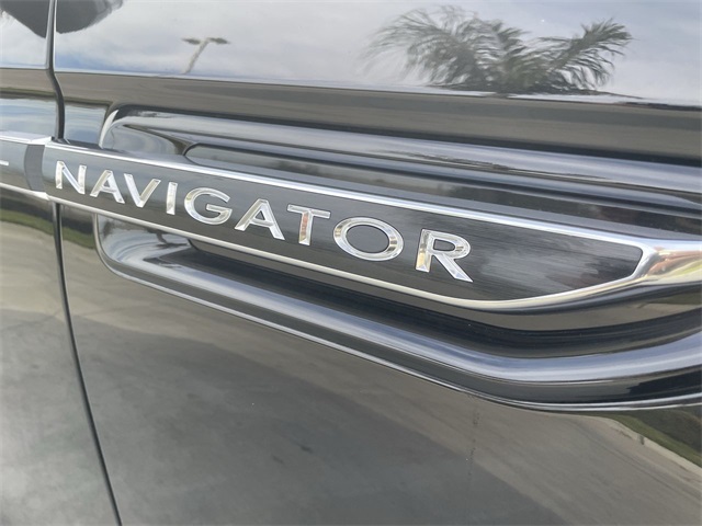Vehicle image 33 of 36