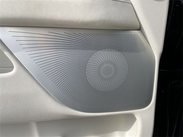 Vehicle image 25 of 36