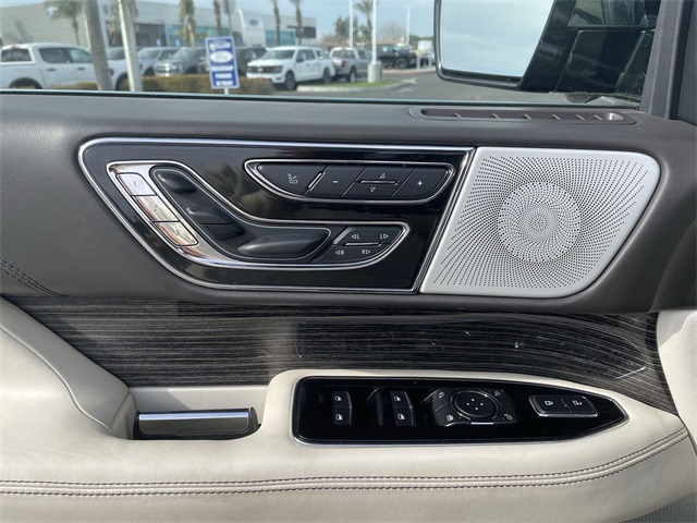 Vehicle image 24 of 36