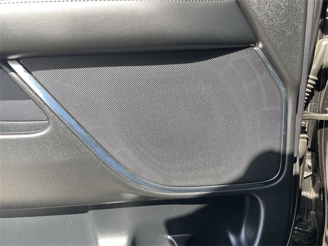 Vehicle image 26 of 36
