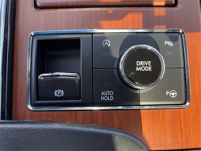 Vehicle image 32 of 36