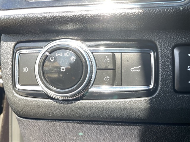Vehicle image 28 of 36