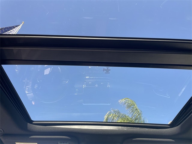 Vehicle image 31 of 36