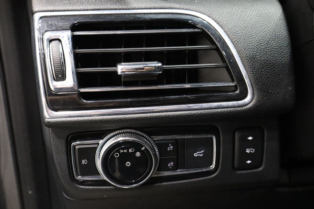 Vehicle image 17 of 45