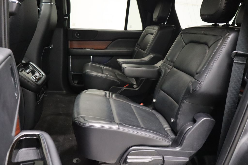 Vehicle image 11 of 45