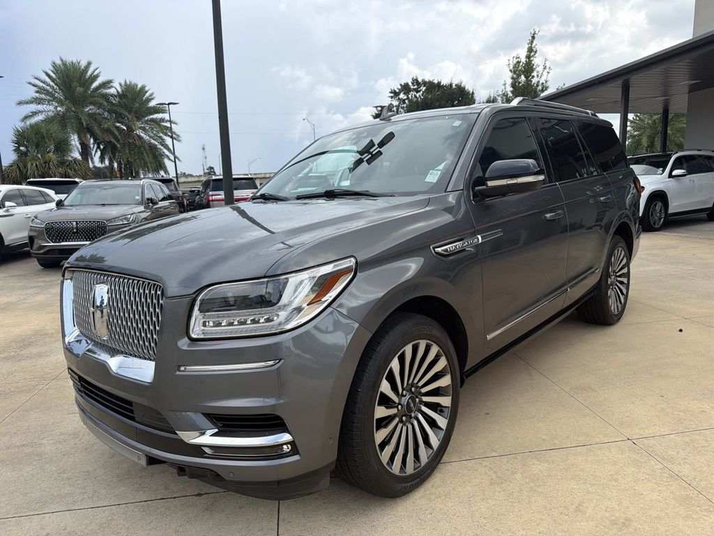 2021 Lincoln Navigator Reserve Image 1 of 28