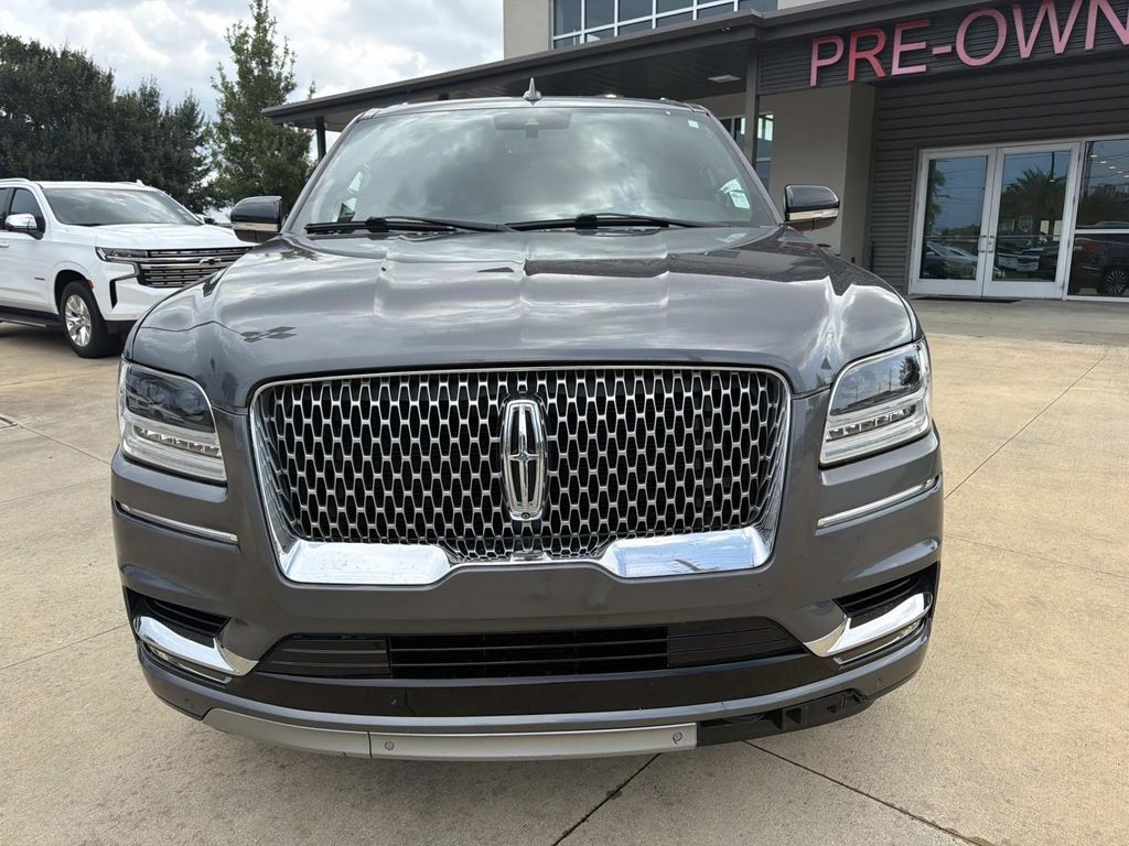 2021 Lincoln Navigator Reserve Image 2 of 28