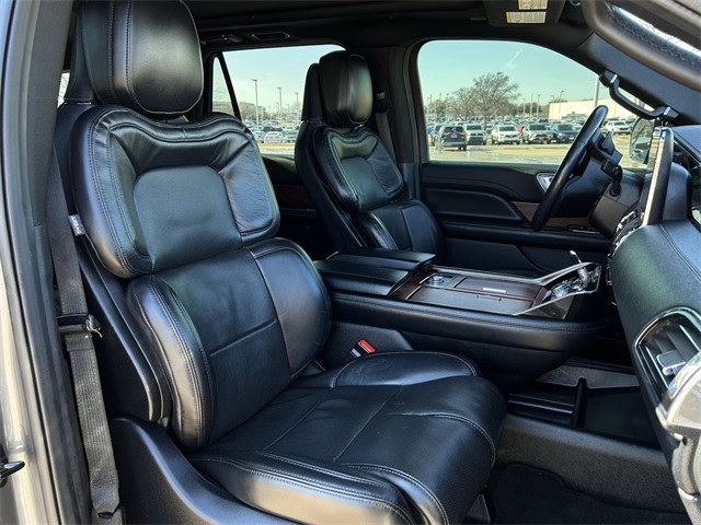 2021 Lincoln Navigator Reserve Image 11 of 36