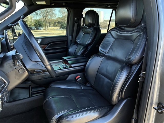 2021 Lincoln Navigator Reserve Image 13 of 36