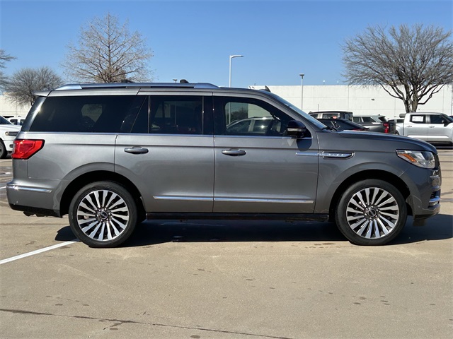 2021 Lincoln Navigator Reserve Image 5 of 36