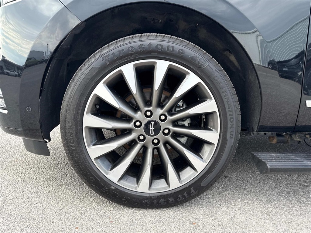 Vehicle image 9 of 30