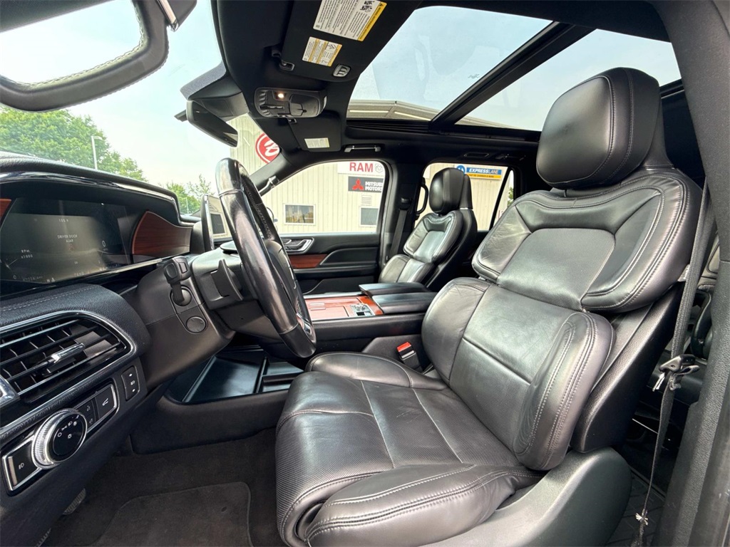 Vehicle image 16 of 30