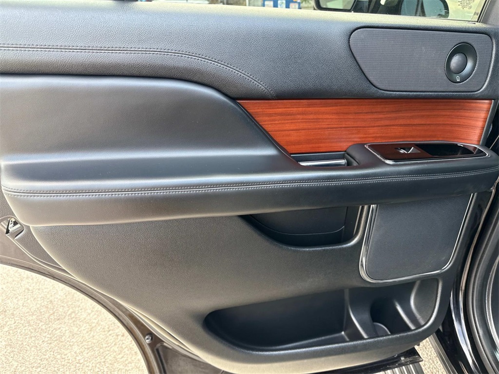 Vehicle image 25 of 30