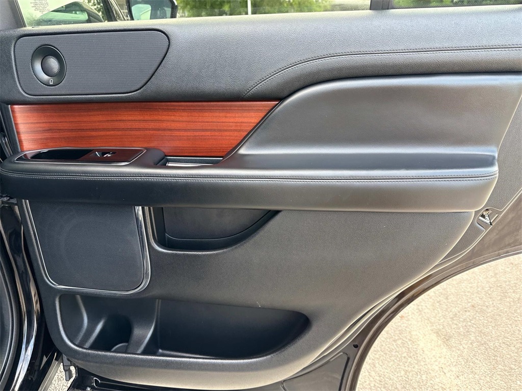 Vehicle image 26 of 30