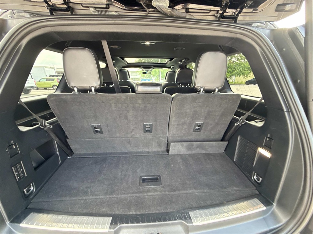 Vehicle image 10 of 30