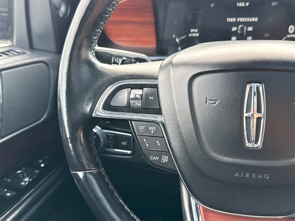 Vehicle image 19 of 30