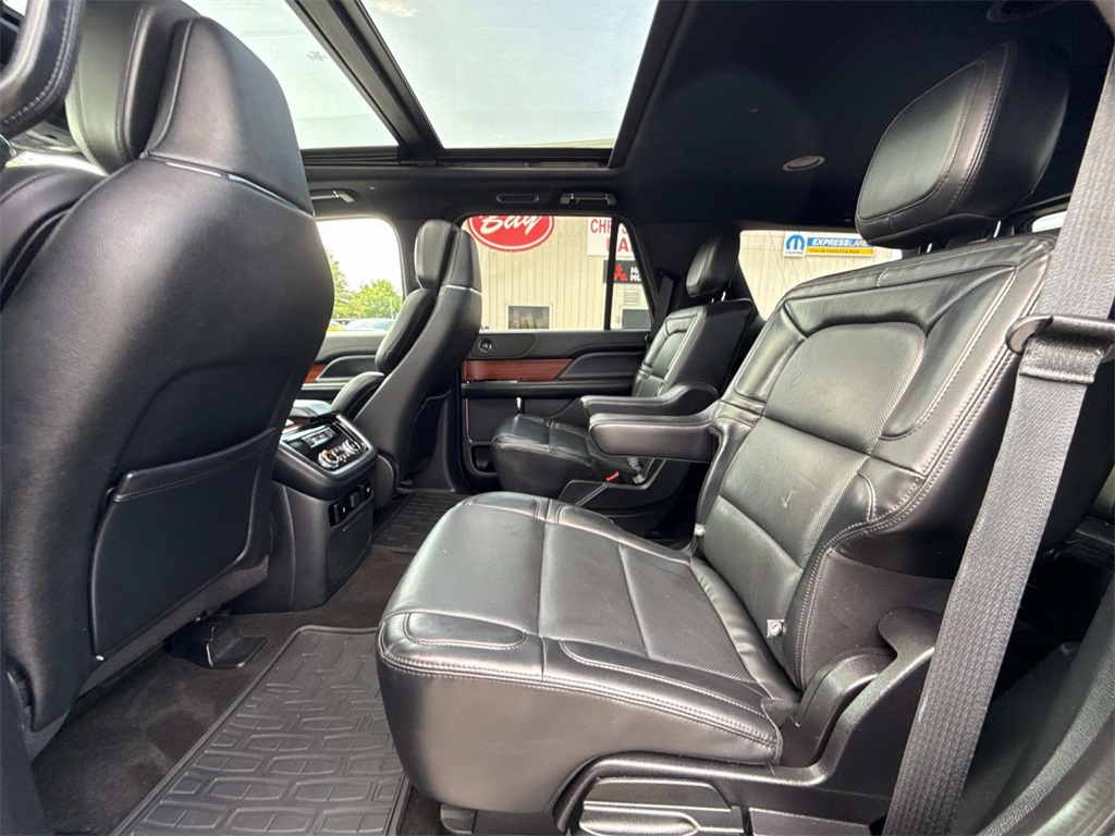 Vehicle image 14 of 30
