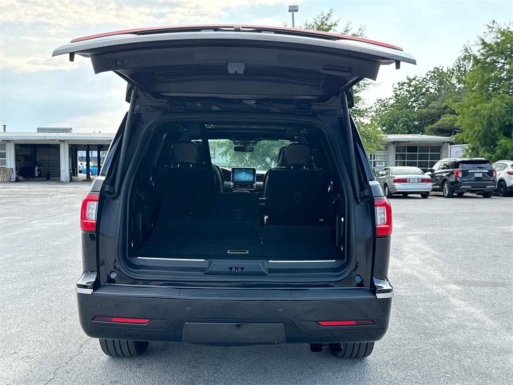 Vehicle image 12 of 30
