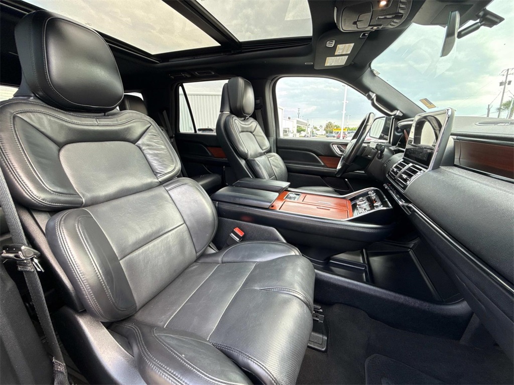 Vehicle image 15 of 30