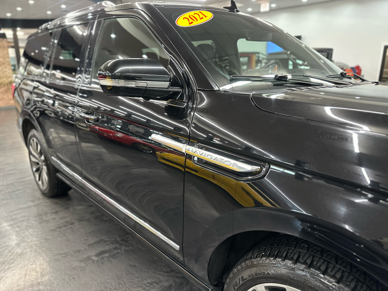 2021 Lincoln Navigator Reserve Image 5 of 33