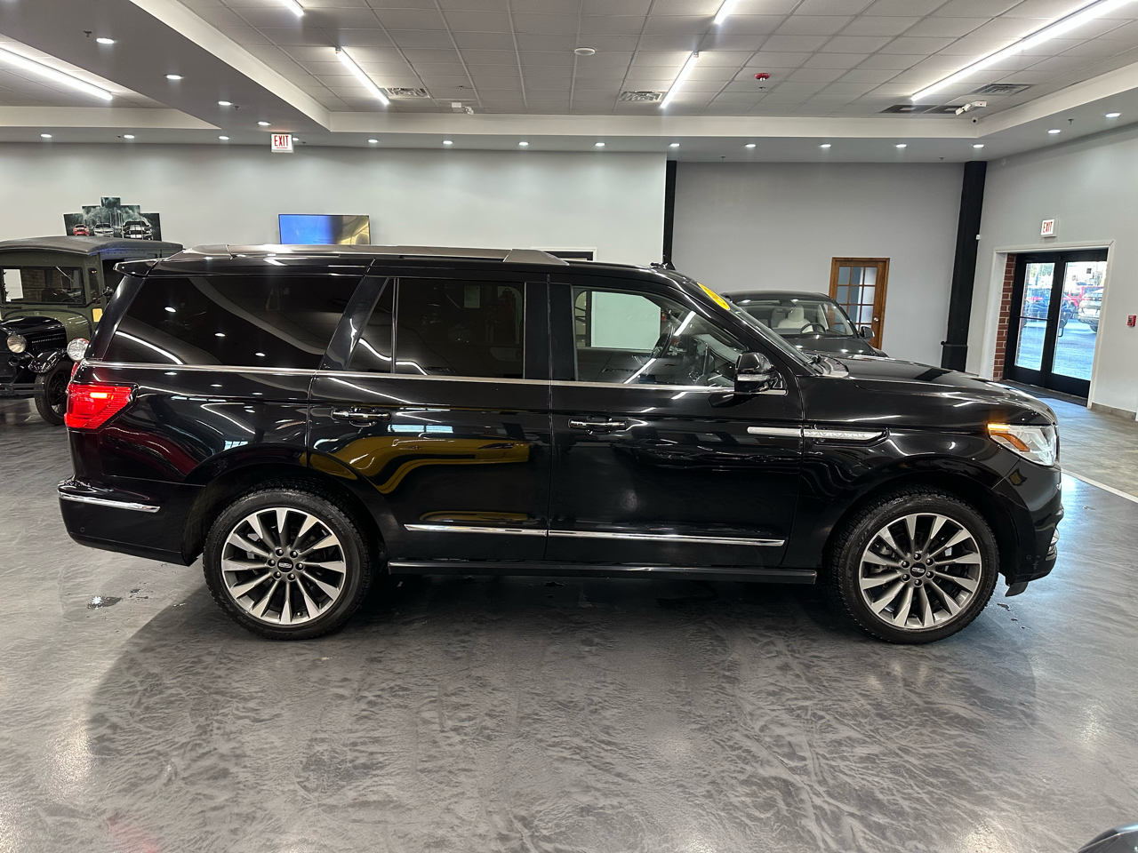 2021 Lincoln Navigator Reserve Image 7 of 33