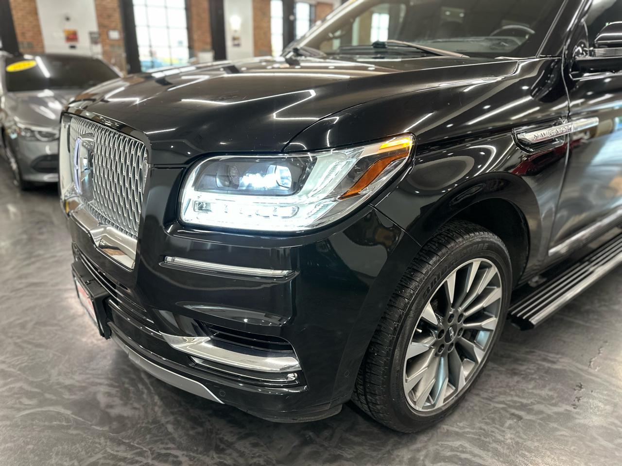 2021 Lincoln Navigator Reserve Image 2 of 33