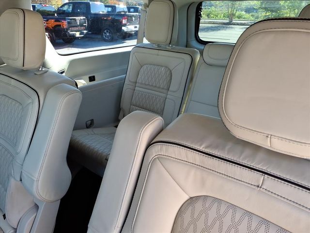 2021 Lincoln Navigator L Black Label Image 15 of 28