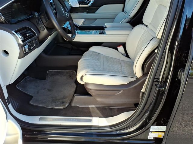 2021 Lincoln Navigator L Black Label Image 25 of 28