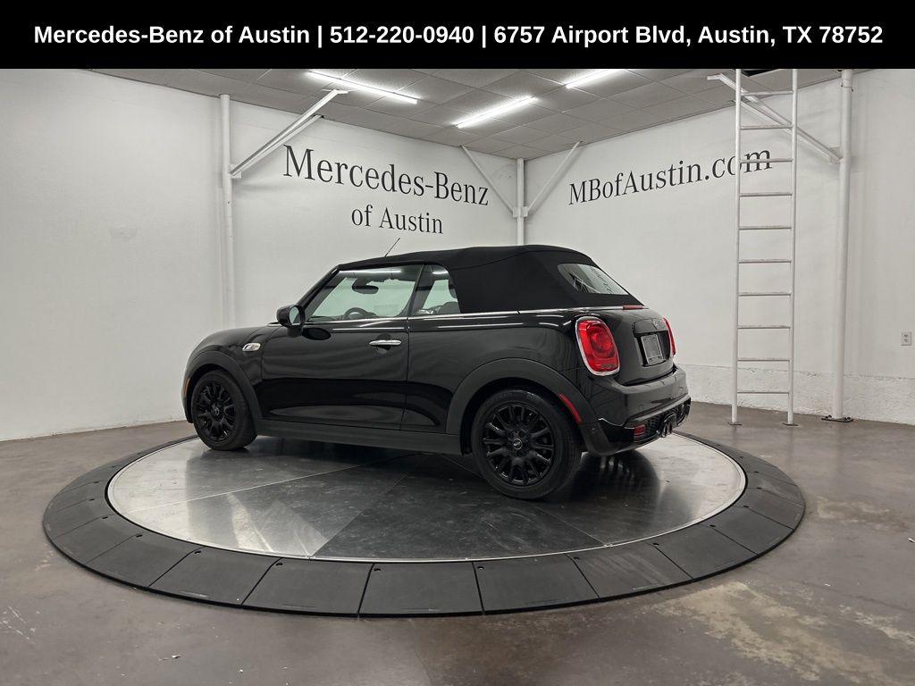 Vehicle image 8 of 15