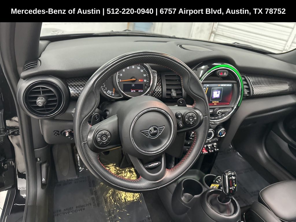 Vehicle image 13 of 15