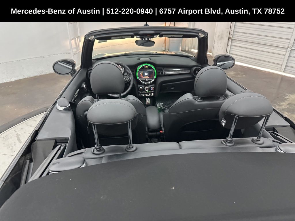 Vehicle image 10 of 15