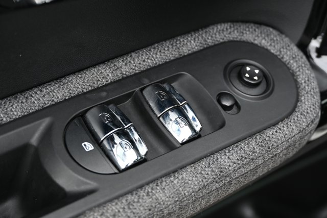 2021 MINI Cooper Countryman S Image 21 of 38