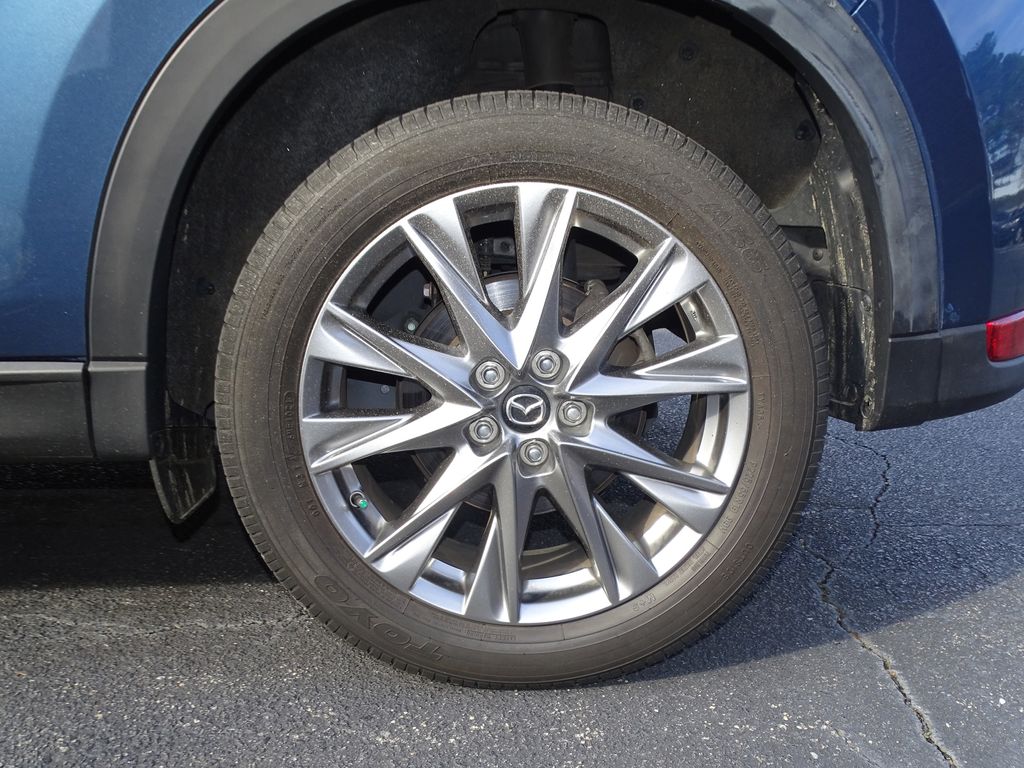 Vehicle image 38 of 42