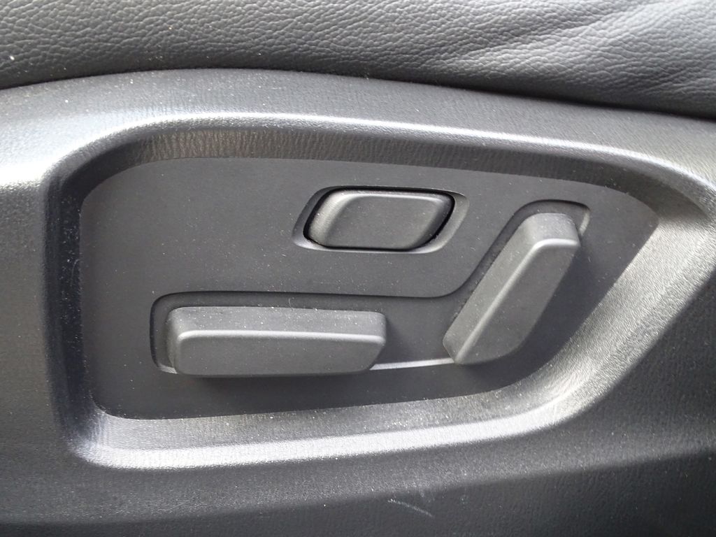 Vehicle image 16 of 42