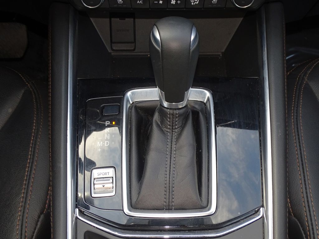Vehicle image 34 of 42