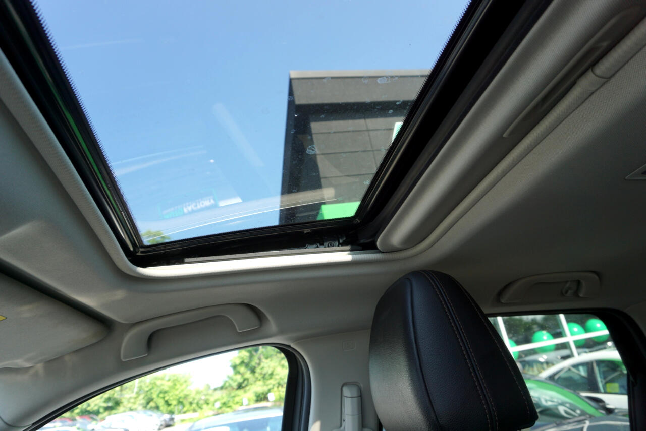 Vehicle image 25 of 29